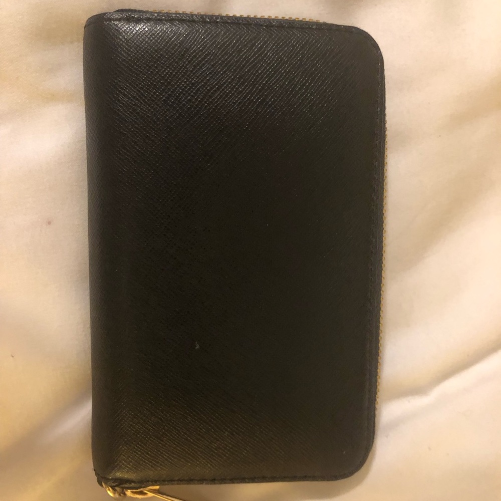 Black Michael Kors Wallet - Picture 2 of 3
